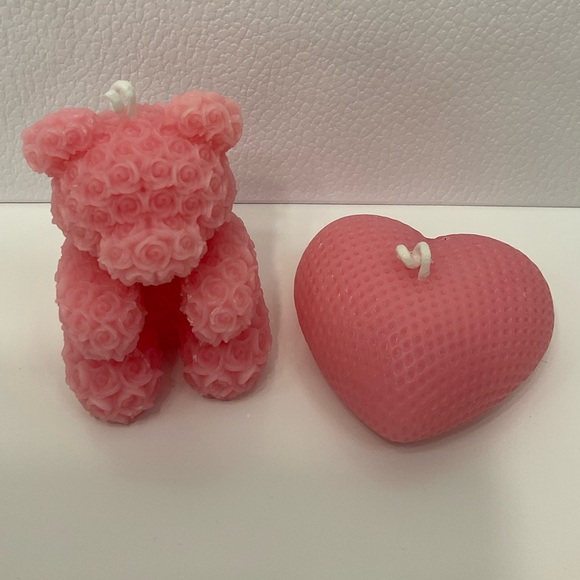 🕯️🧸🩷NIB Pink Bear and Heart Scented  Candle Set - Picture 2 of 3